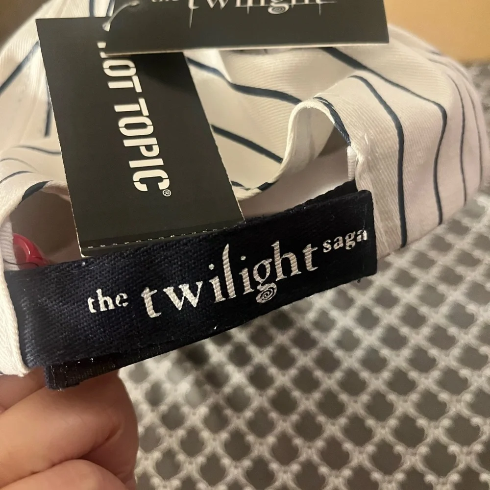 The Twilight Saga Cullen Baseball Hat - Picture 3 of 5